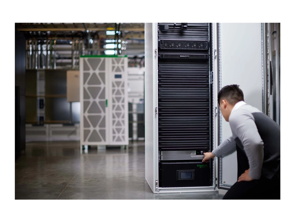 APC Smart-UPS Ultra SRTL2K2RM1UC - UPS (rack-mountable / external) - AC 120/125 V - 2200 Watt - 2200 VA - 5.16 Ah - Ethernet