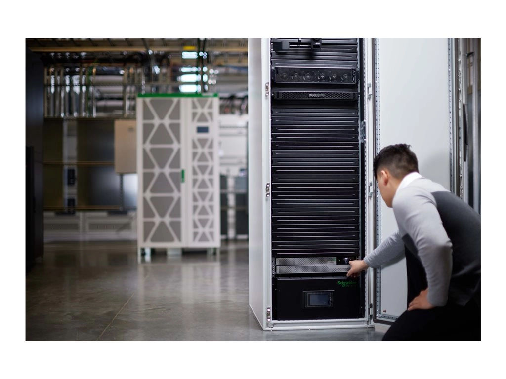 APC Smart-UPS Ultra SRTL2K2RM1UC - UPS (rack-mountable / external) - AC 120/125 V - 2200 Watt - 2200 VA - 5.16 Ah - Ethernet
