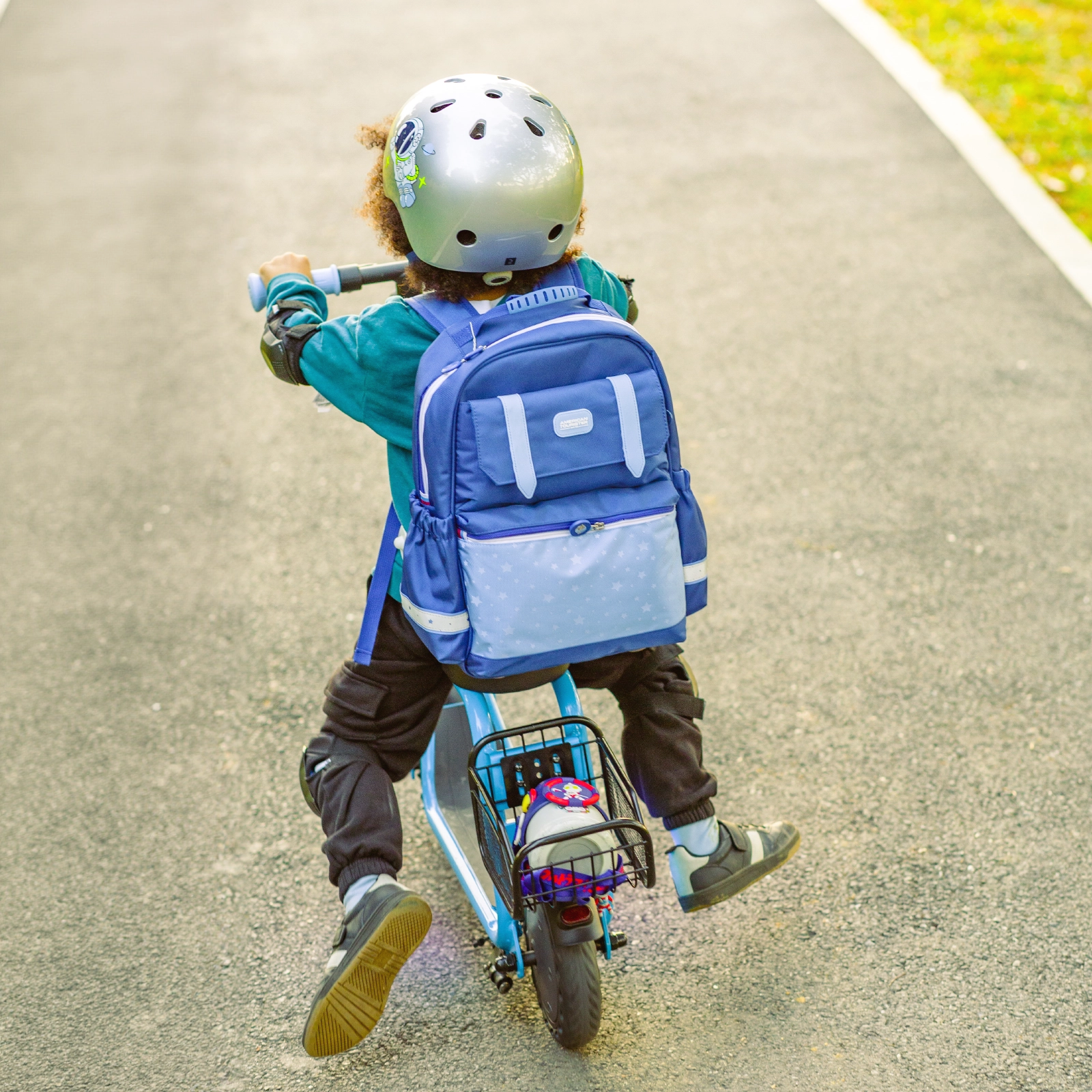 Hiboy Q2 Lite-A Kids Electric Scooter with Basket and Seat